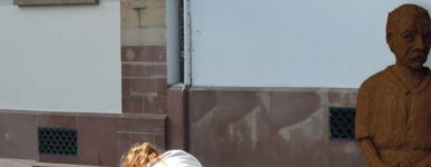 Simone Mayor, lauréate du concours « Une statue pour Albert Schweitzer »